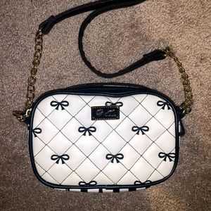 Luv Betsey by Betsey Johnson Black & White Crossbody Quilt with bows 🎬